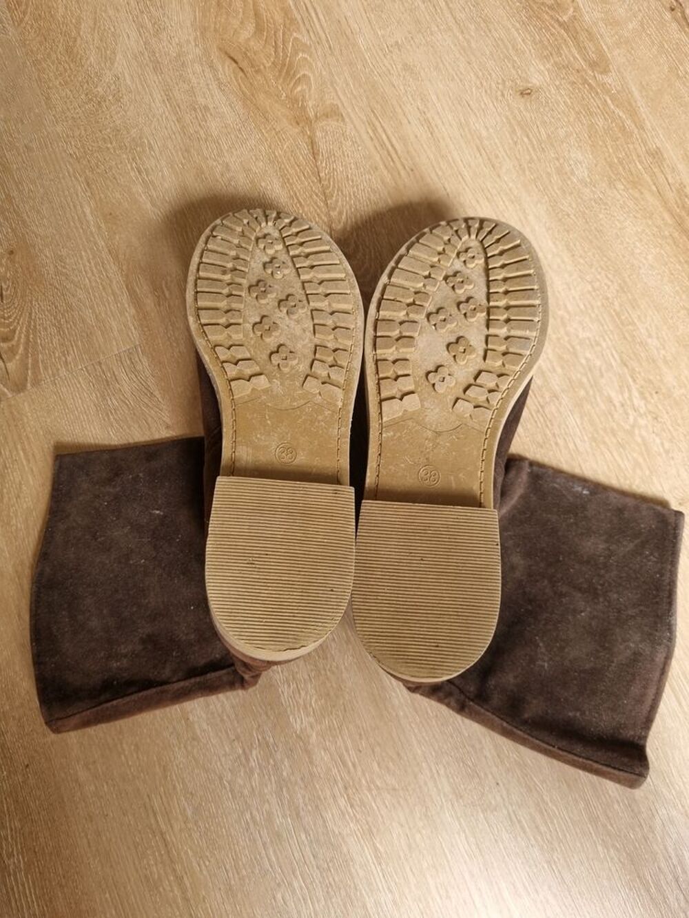 Bottines en daim neuves Chaussures