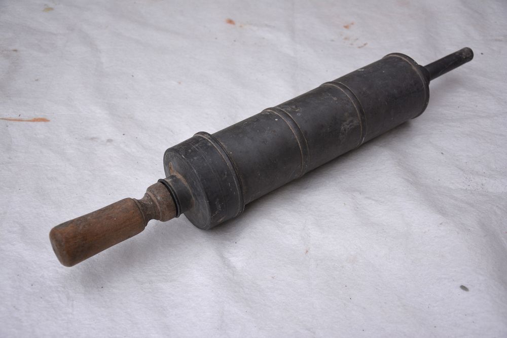 Ancien clyt&egrave;re - seringue &agrave; lavement pour animal Décoration
