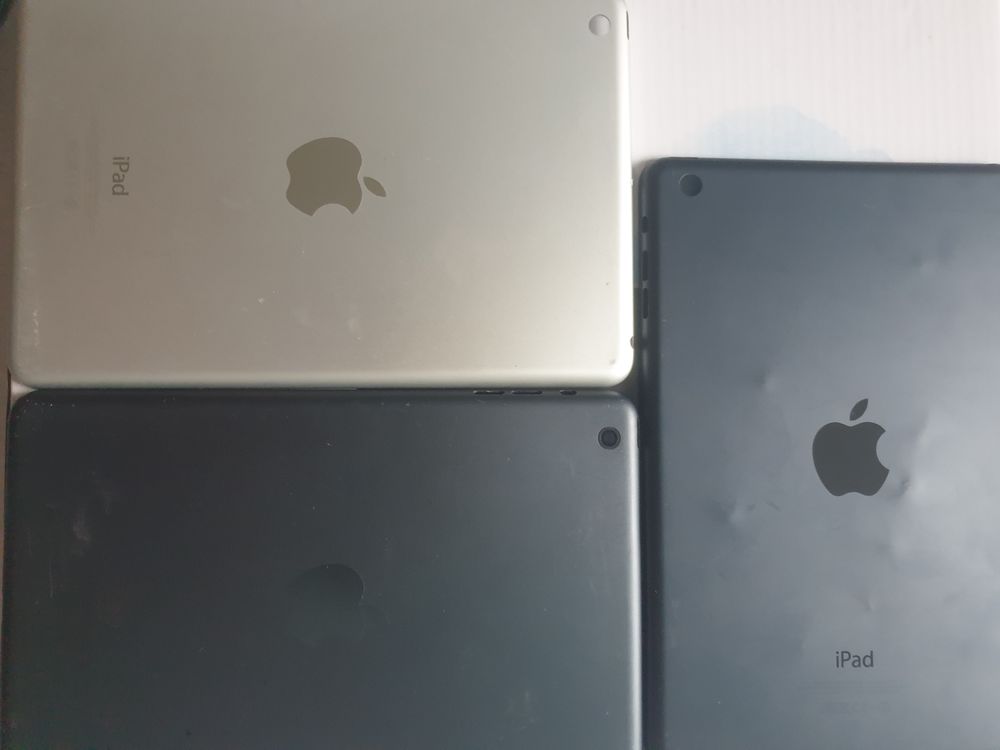 Lot de tablettes Apple pour pi&egrave;ces 2 Téléphones et tablettes