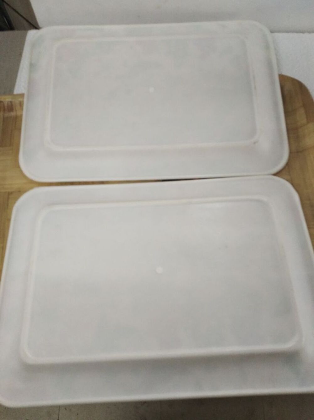 4 plateaux en plastique Décoration