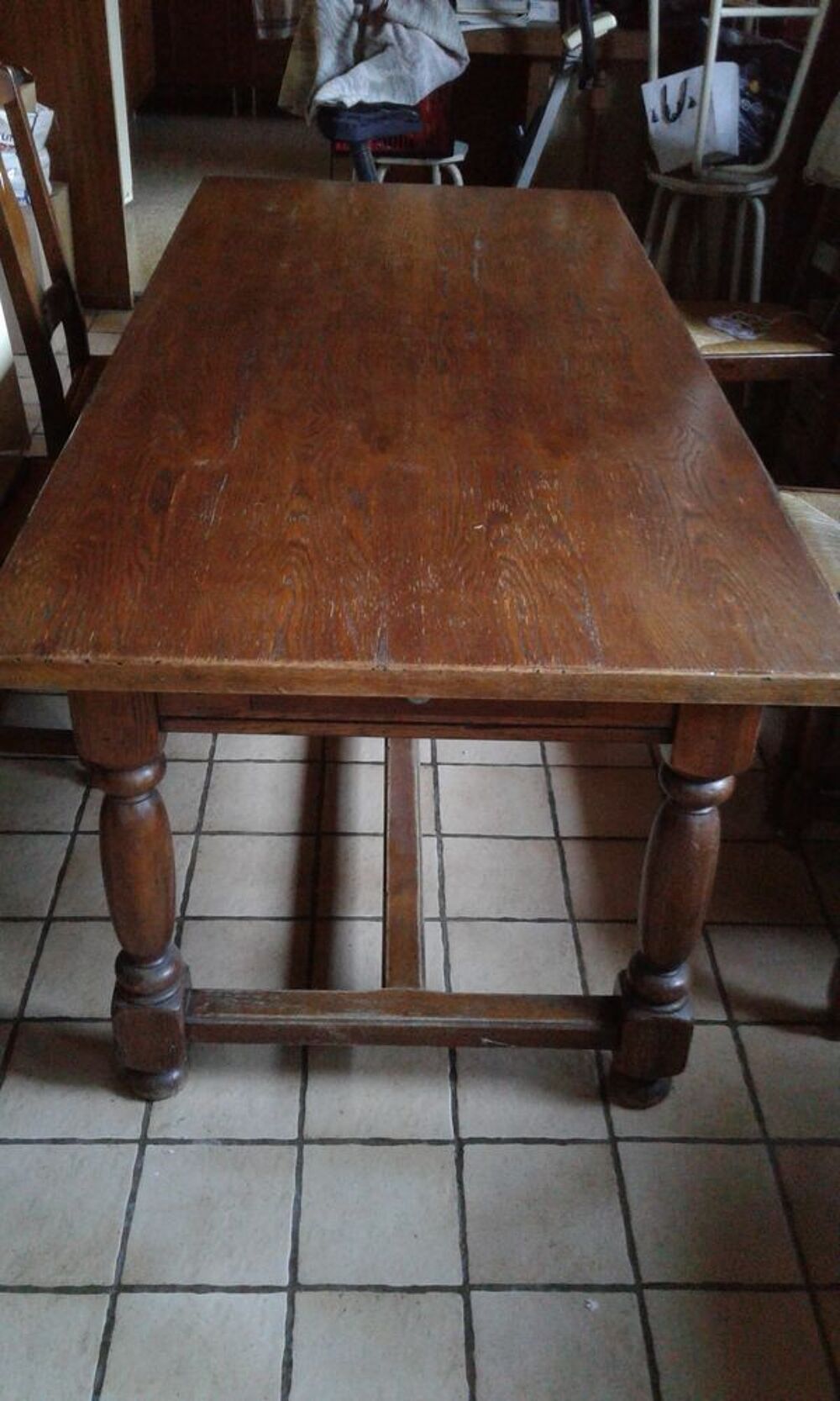 Table de salle a manger + 6chaises Meubles