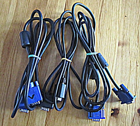 LOT C�BLES HDMI12+VGA3+SCART2+1VGA DOUBLE+ADAPTATEURS DIVERS 24 Montpon-M�nest�rol (24)