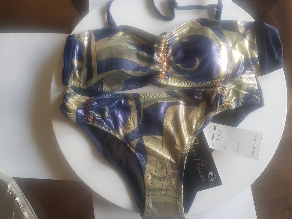 MAILLOT DE BAIN 2 PIECES T 46 _ NEUF _ TISSU " METALLISE " Vêtements