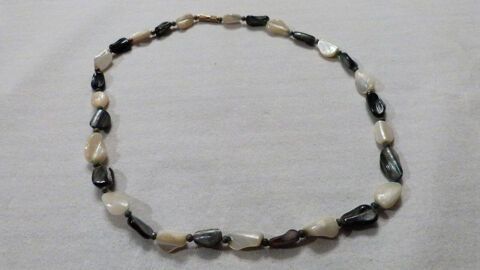 Ancien collier v�ritable perles nacre blanches et noires 16 �cuisses (71)