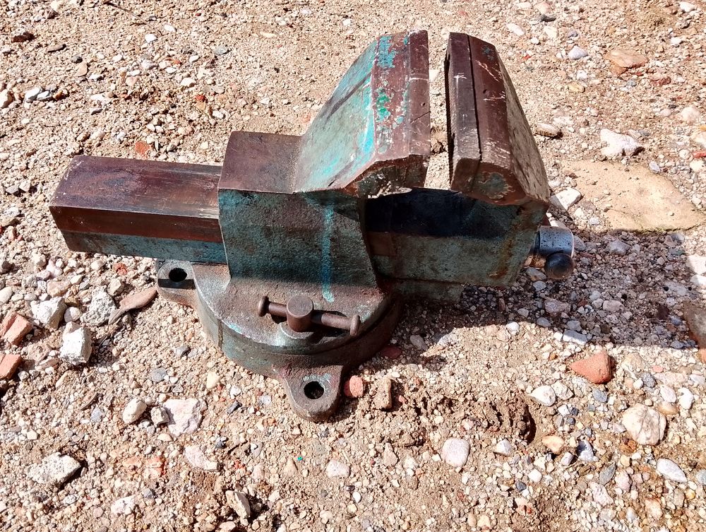 SAMBRE ET MEUSE etau 125 mm base tournante Bricolage
