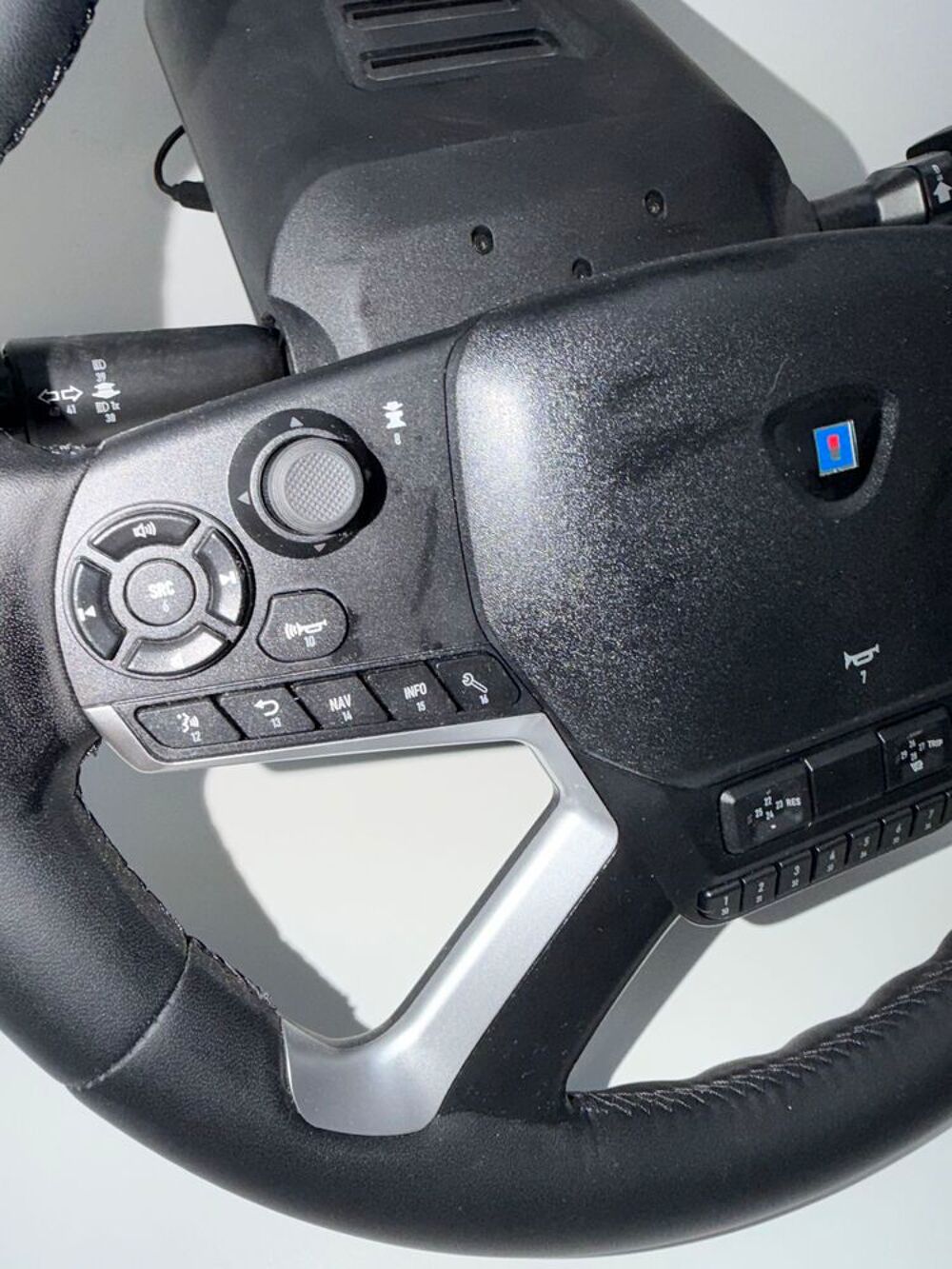 volant HORI + p&eacute;dales +bo&icirc;te de vitesse Consoles et jeux vidéos