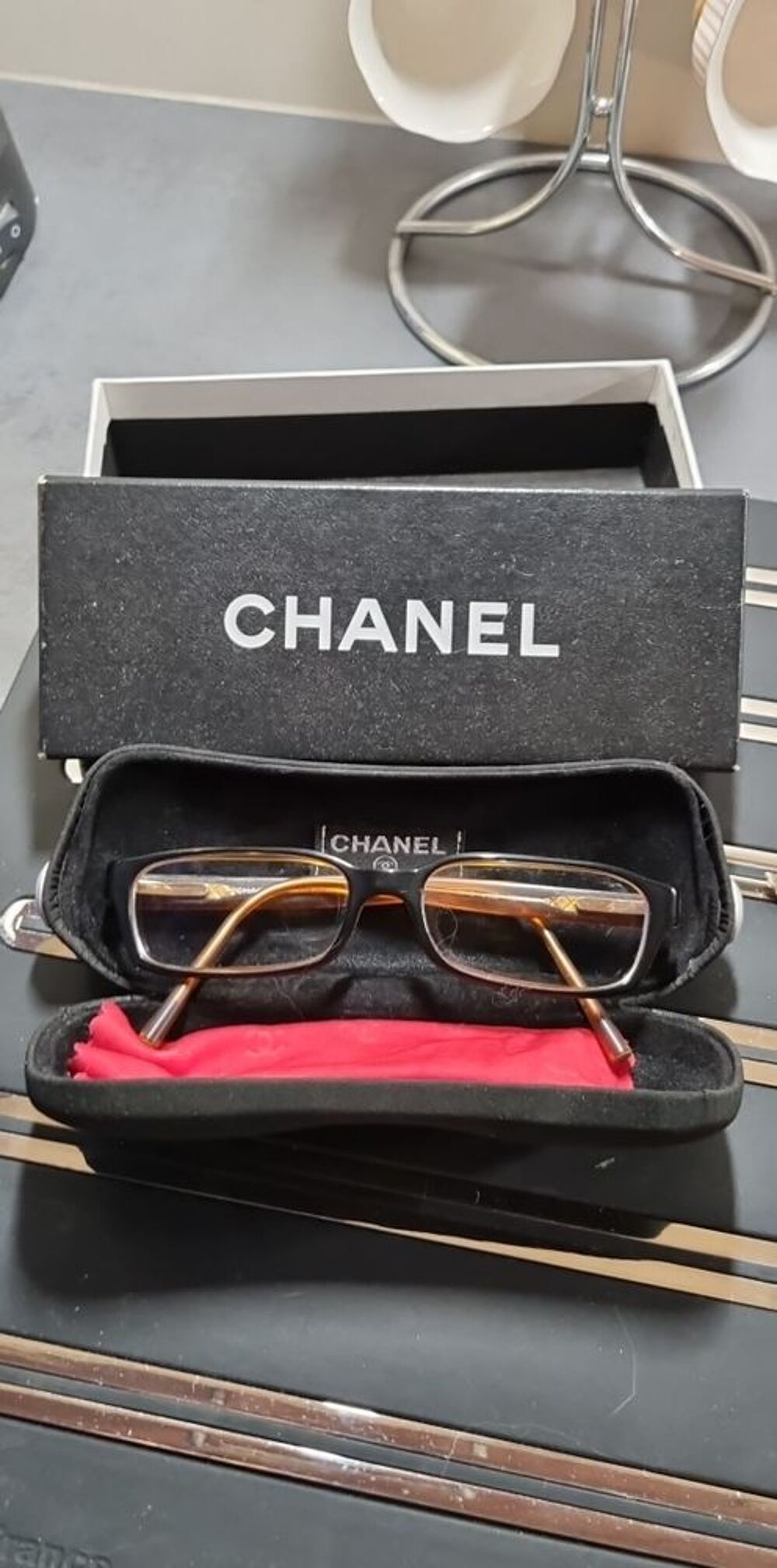 Tr&egrave;s jolie monture Chanel Bijoux et montres