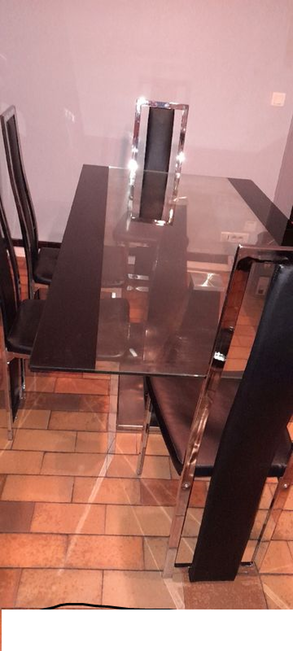 TABLE + 6 CHAISES
TABLE EN VERRE Tremp&eacute; Meubles