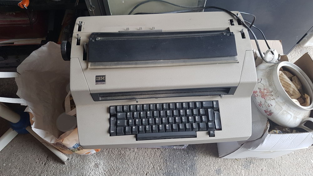 MACHINE A ECRIRE ELECTRIQUE IBM A BOULE Matériel informatique