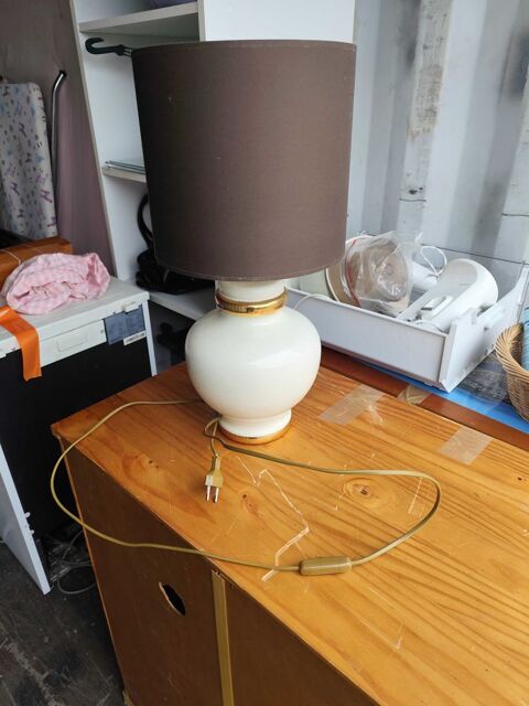 Lampe le Dauphin France numrote en cramique craquele avec abat jour marron 185 Saint-Gervais-la-Fort (41)