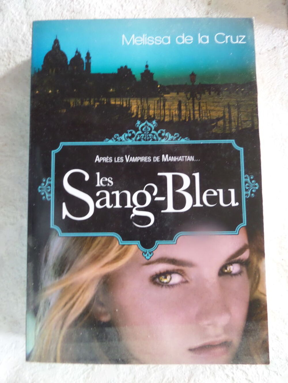 Le baiser du vampire il y as 3 volumes Livres et BD