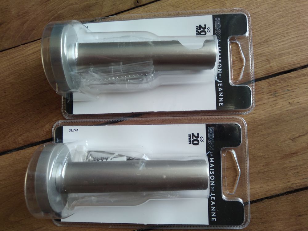 Support pour tringle &agrave; rideaux. Neuf jamais d&eacute;ball&eacute; Décoration