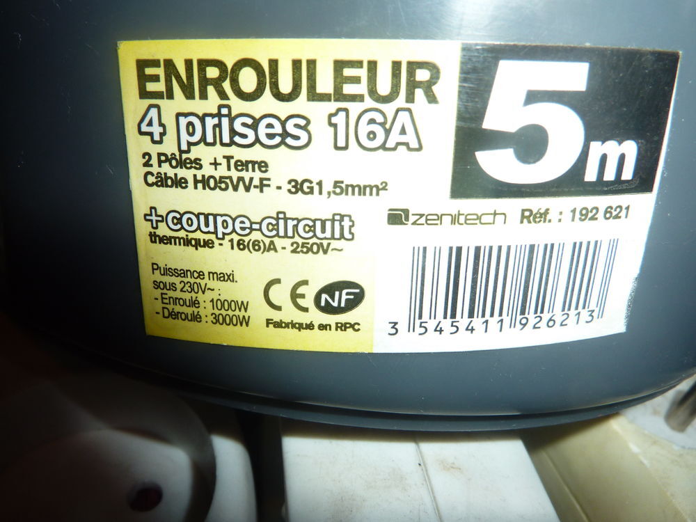 Lot de multiprises et enrouleur cables &eacute;lectrique Bricolage