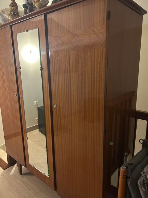 Armoire, trois portes avec tiroir et miroir 65 Monteux (84)