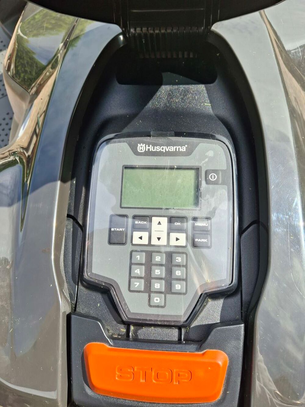 Tondeuse Robot Husqvarna 415X . Tr&egrave;s bon mod&egrave;le. Jardin