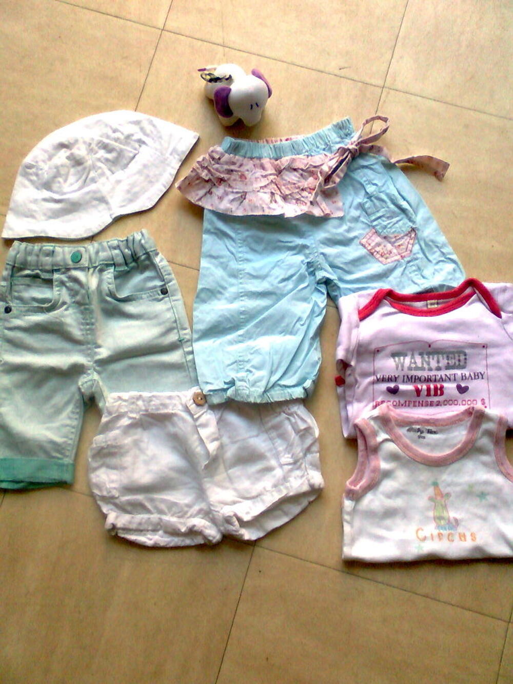 lot 3E - v&ecirc;tements FILLE 6 mois et 9 mois -zoe Puériculture