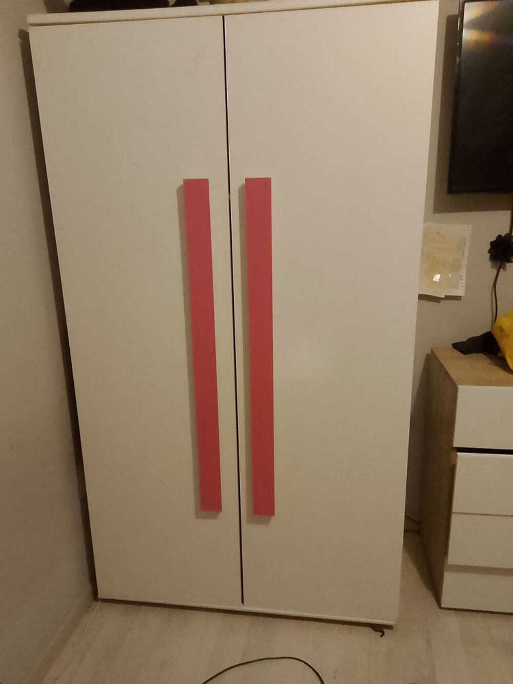 ARMOIRE ET SA COMMODE Meubles