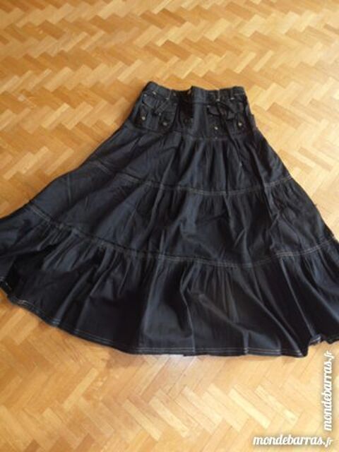 Jupe noire � volants 25 Tours (37)