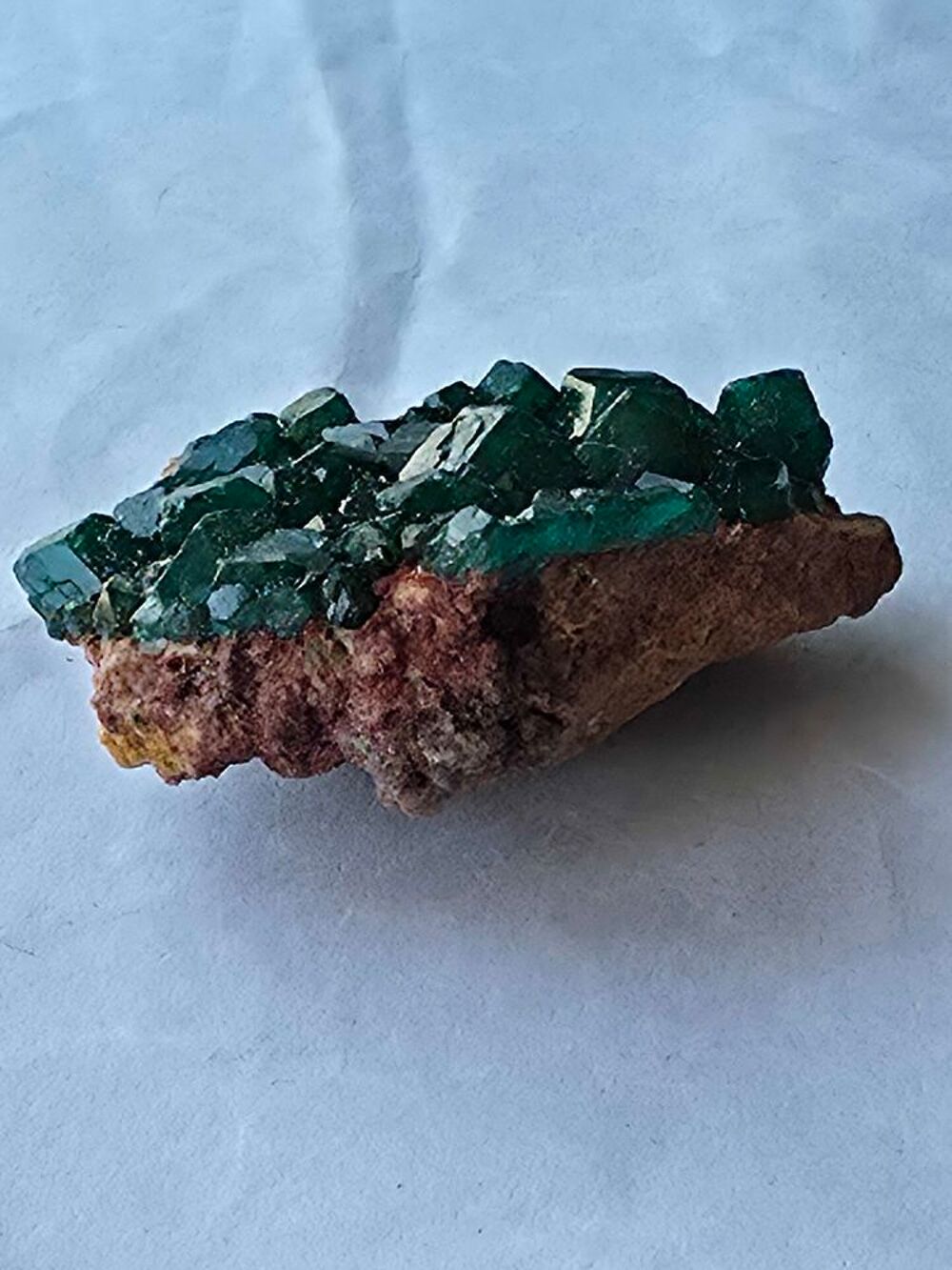 Sp&eacute;cimen Min&eacute;ralogique : Dioptase du Katanga sur Gangue 