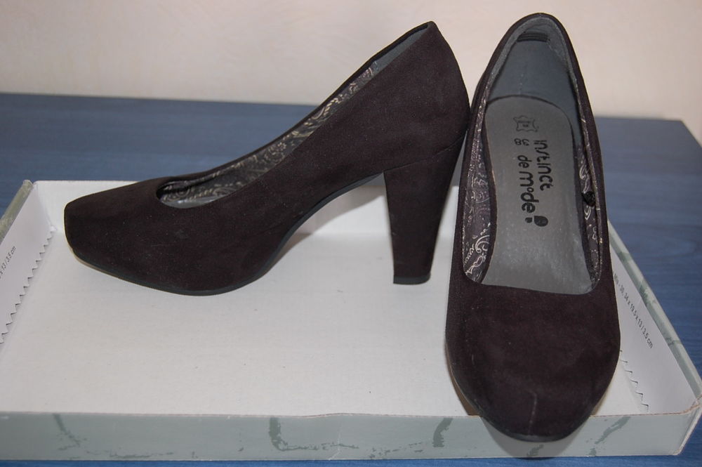 Escarpins habill&eacute;s noirs pointure 38 TBE Chaussures
