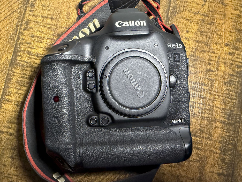 CANON EOS-1D X MARK II Appareil photo reflex num&eacute;rique plein Photos/Video/TV