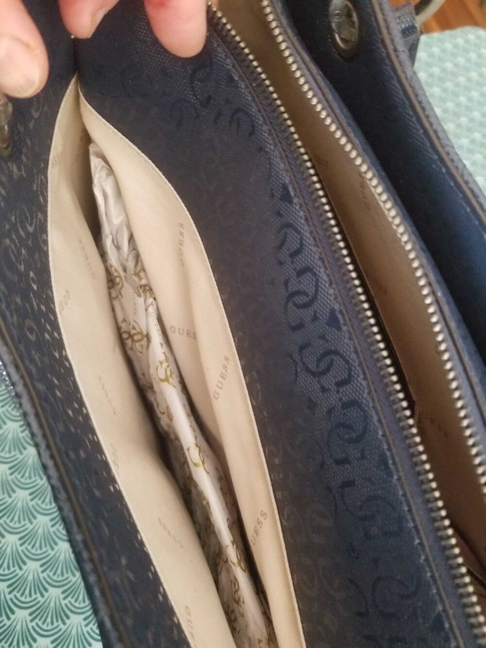 sac cabas femme GUESS Maroquinerie