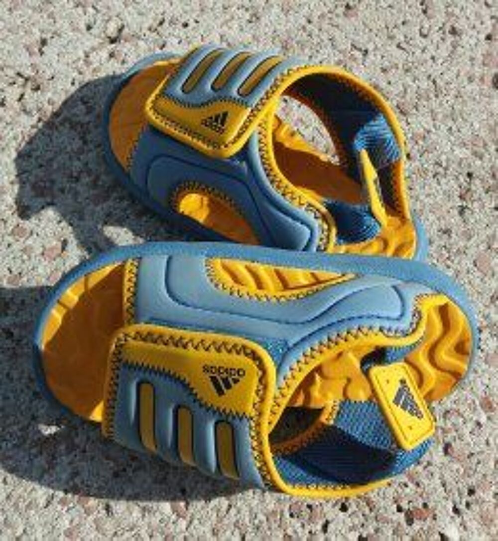 SANDALES/nu-pieds (pour B&Eacute;B&Eacute;) marque ADIDAS Pointure 23 Chaussures enfants