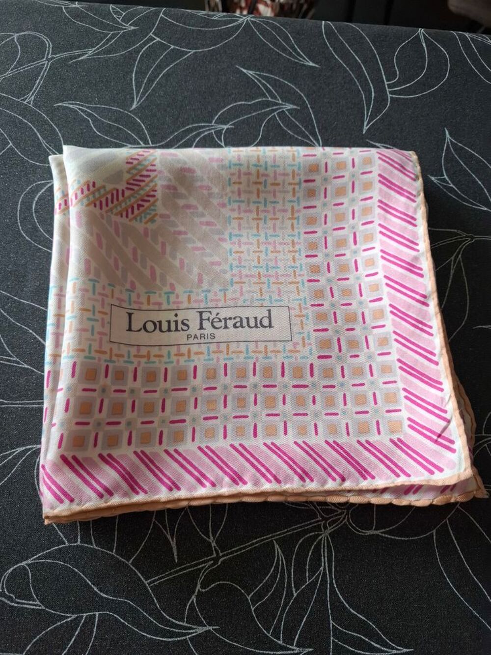 Foulard soie Louis Feraud Maroquinerie