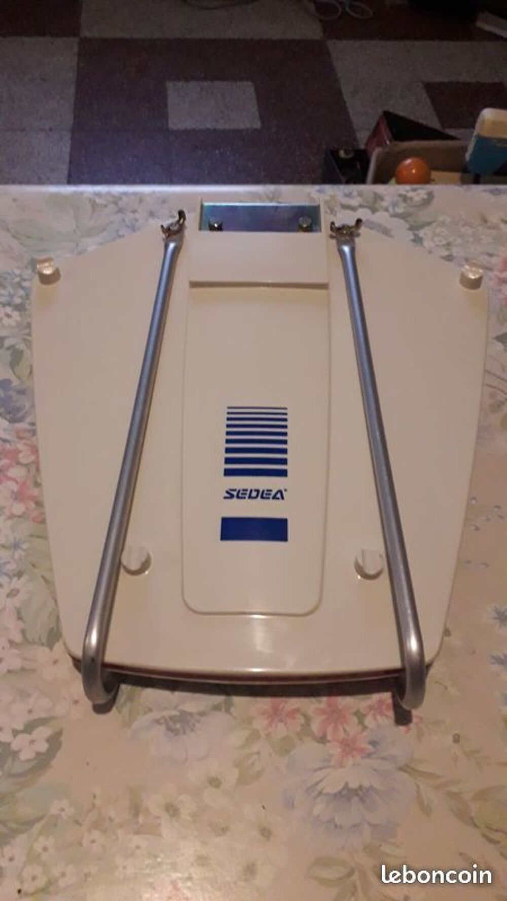 Antenne amplifi&eacute;e UHF/VHF/FM caravane S&Eacute;D&Eacute;A. Photos/Video/TV