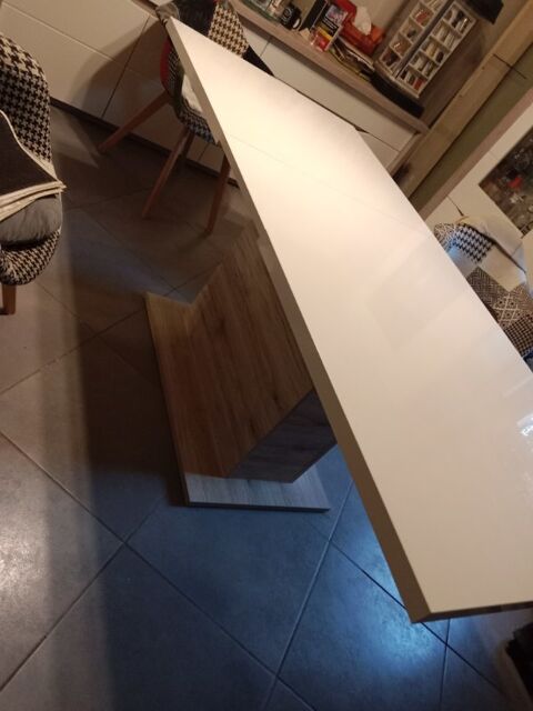 Table 6  8 places contemporaine blanc et bois 300 Algrange (57)