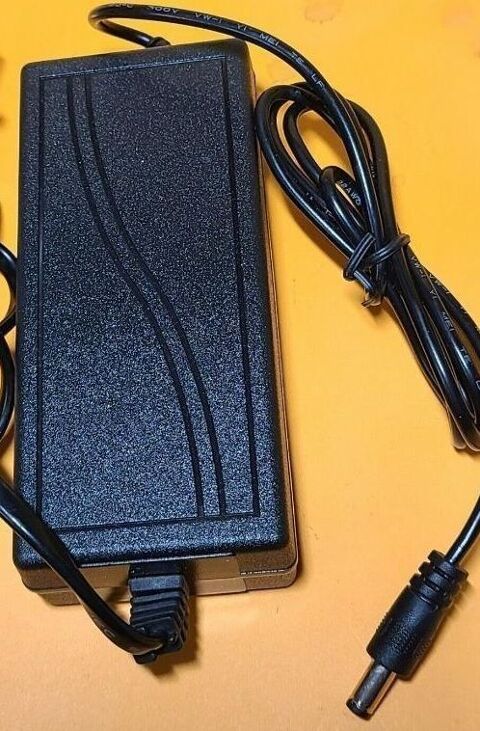 transformateur DDG-1250 : 12 V - 5A 12 Beauchamp (95)