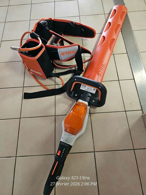 Taille haie STIHL HSA 94R + ceinture � batterie.
Etat neuf. 450 Eschentzwiller (68)