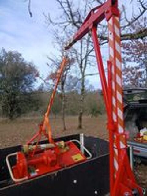   Grue manuelle sur 3 point micro tracteur 