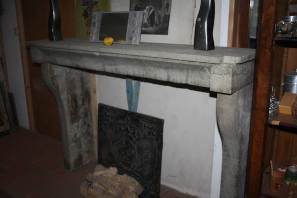 Chemin&eacute;e en pierre Décoration