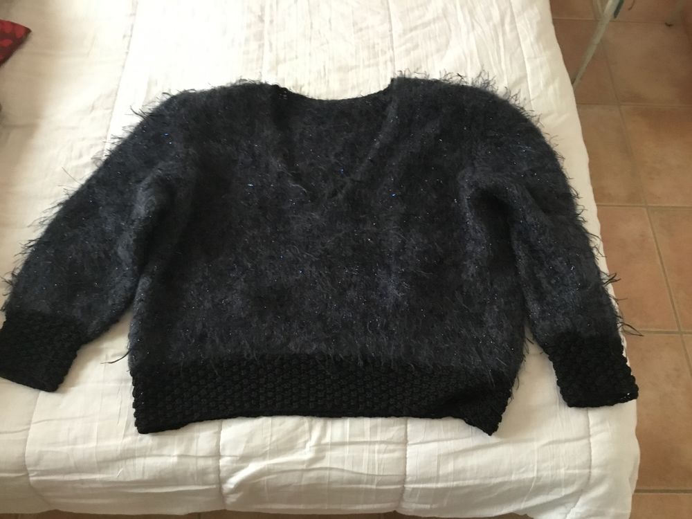 Beau pull paillet&eacute; ,laine bleu marine tr&egrave;s bon &eacute;tat Vêtements