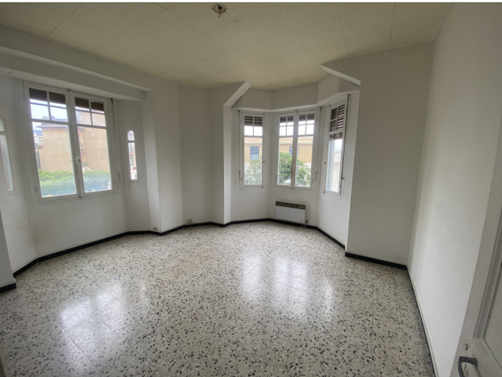 Location Appartement T2 dans immeuble classé bas Gairaut Nice