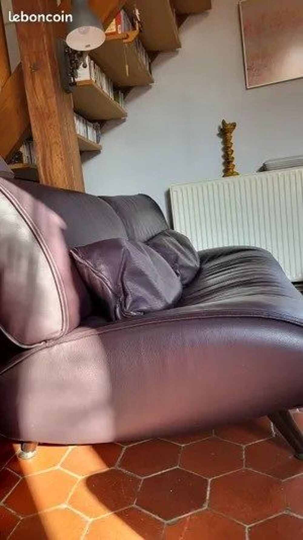 Canap&eacute; cuir 3 places dossiers relevables. Comme neuf Meubles
