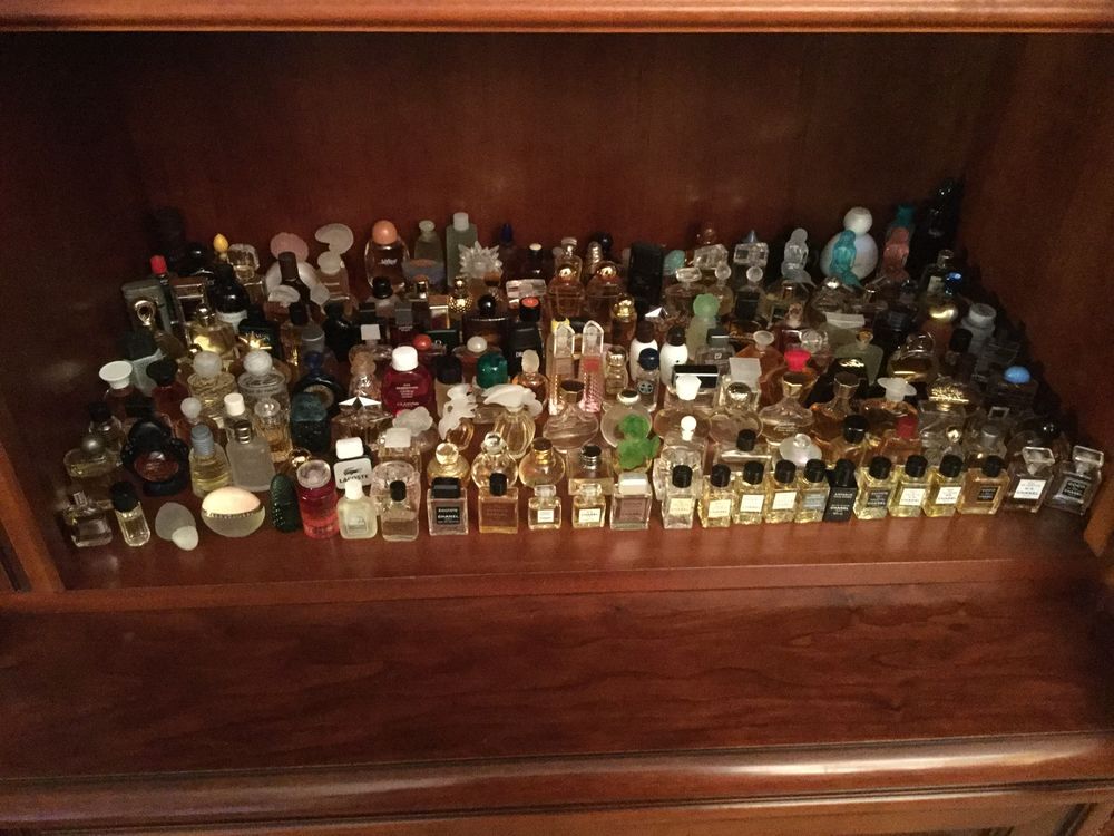 Collection de 400 miniatures de parfum 