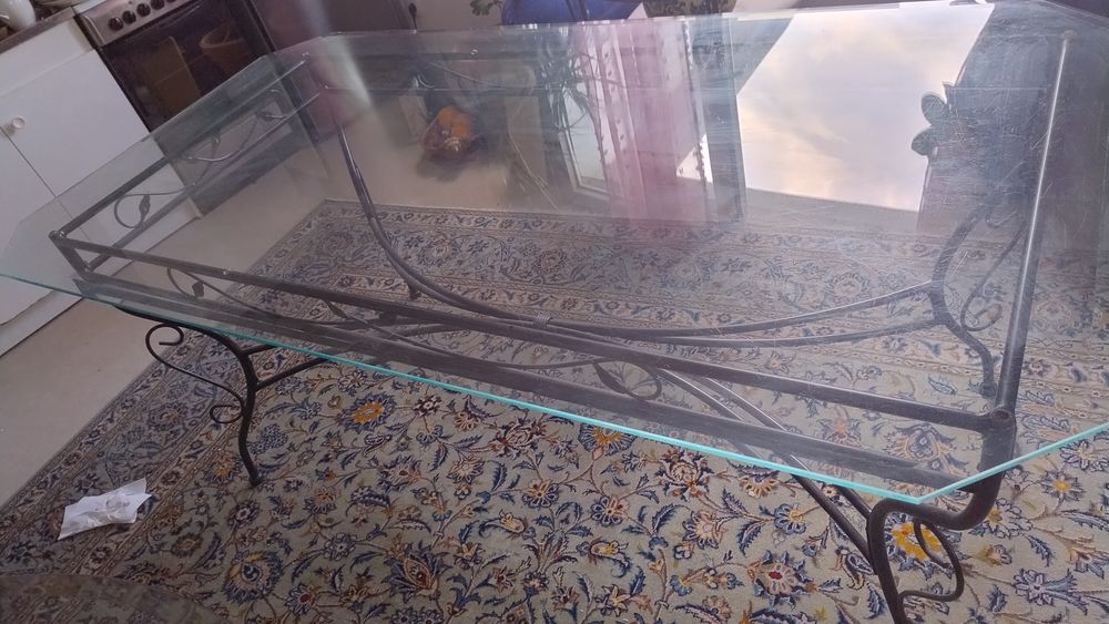 Une belle table en verre et fer forg&eacute; Meubles