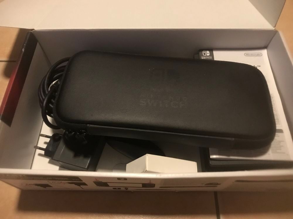 switch v1 sous atmosph&egrave;re avec jeux Consoles et jeux vidéos