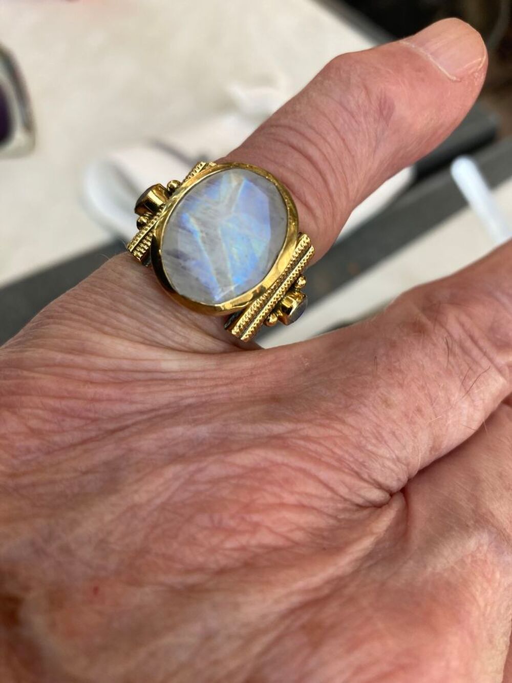 Bague empierr&eacute;e Bijoux et montres