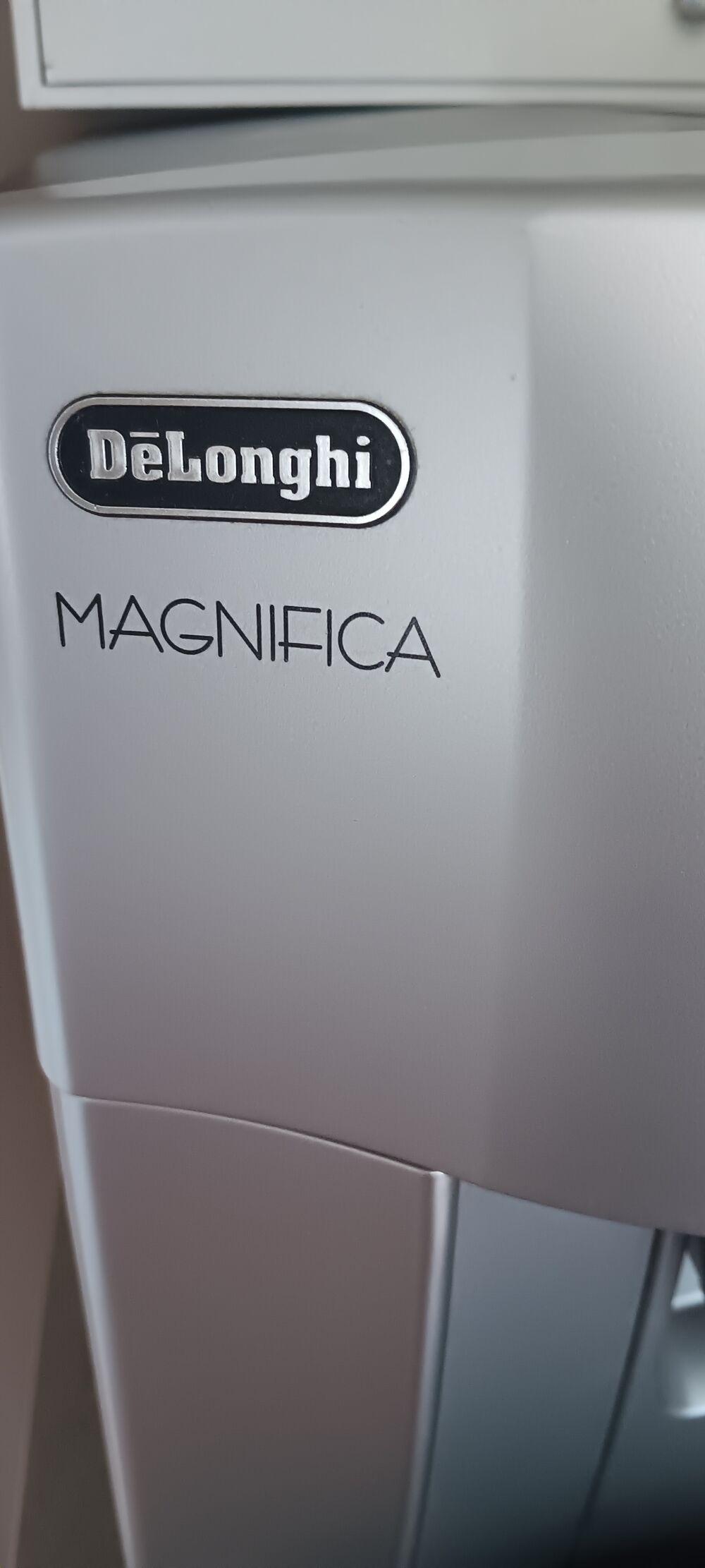 Cafetiere DeLonghi a grains Electroménager