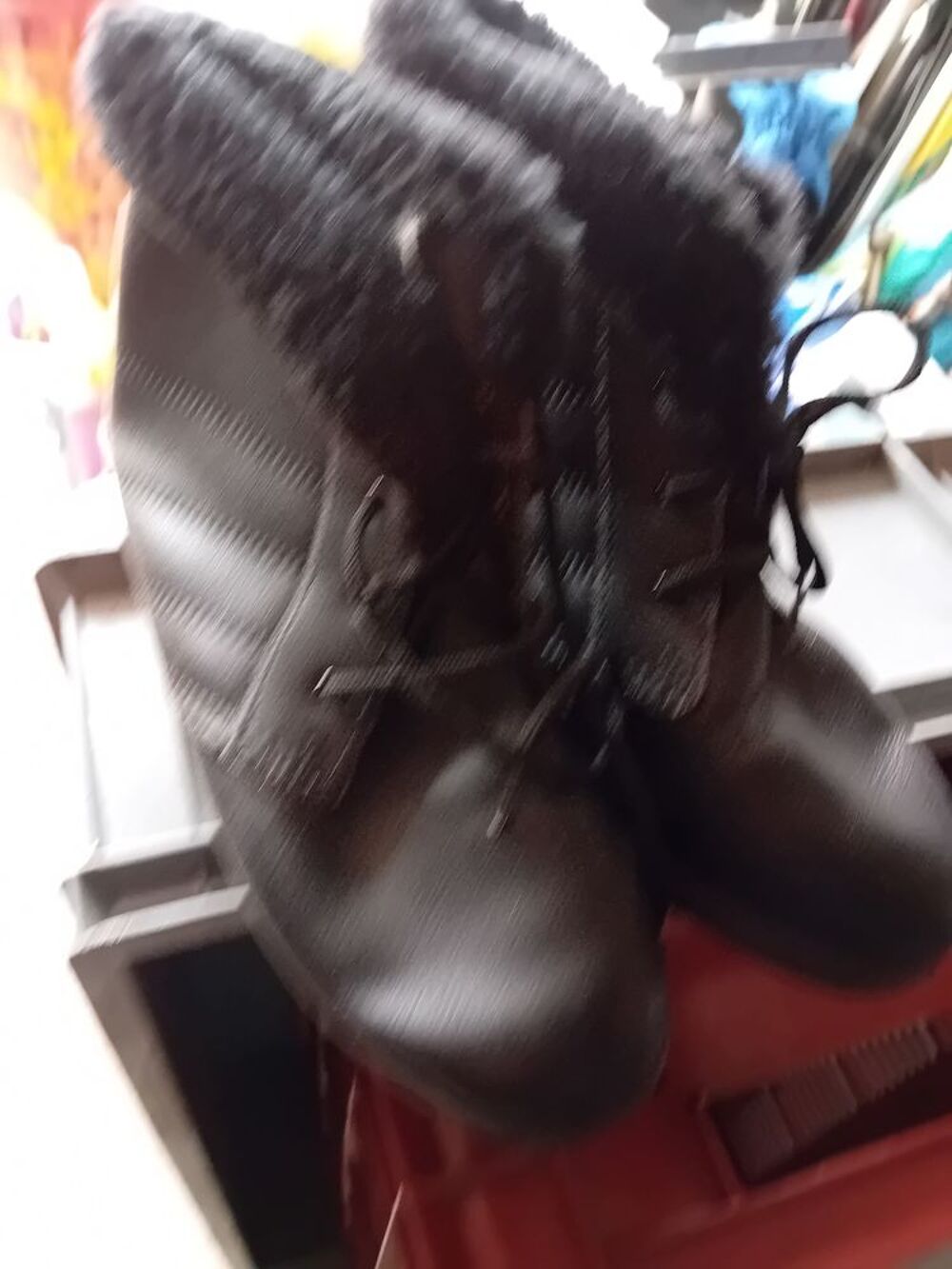 Plus de 80 Paires de Chaussures, Bottes,etc... Chaussures