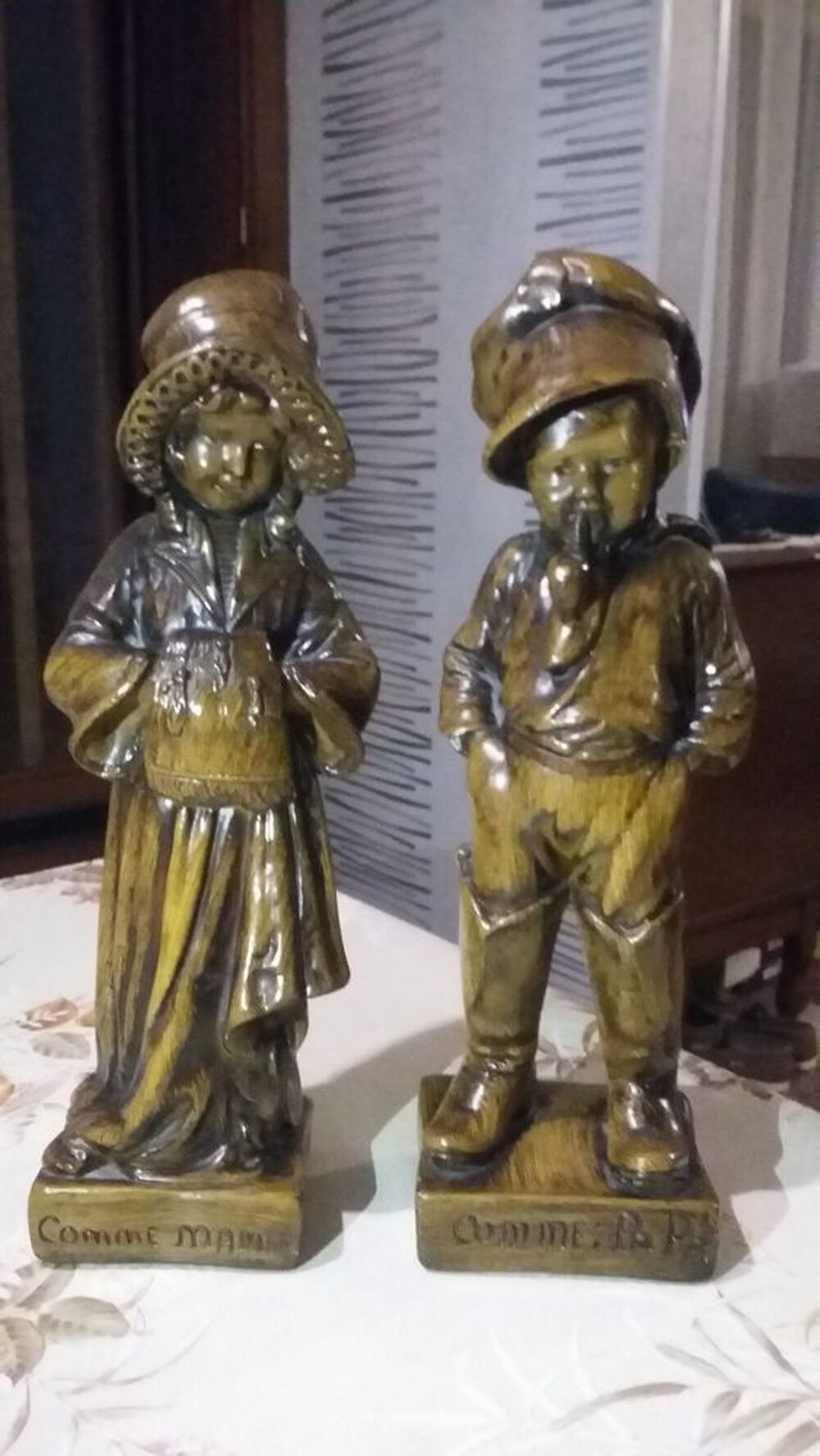 Anciennes figurines pl&acirc;tre polychrome. Dcoration