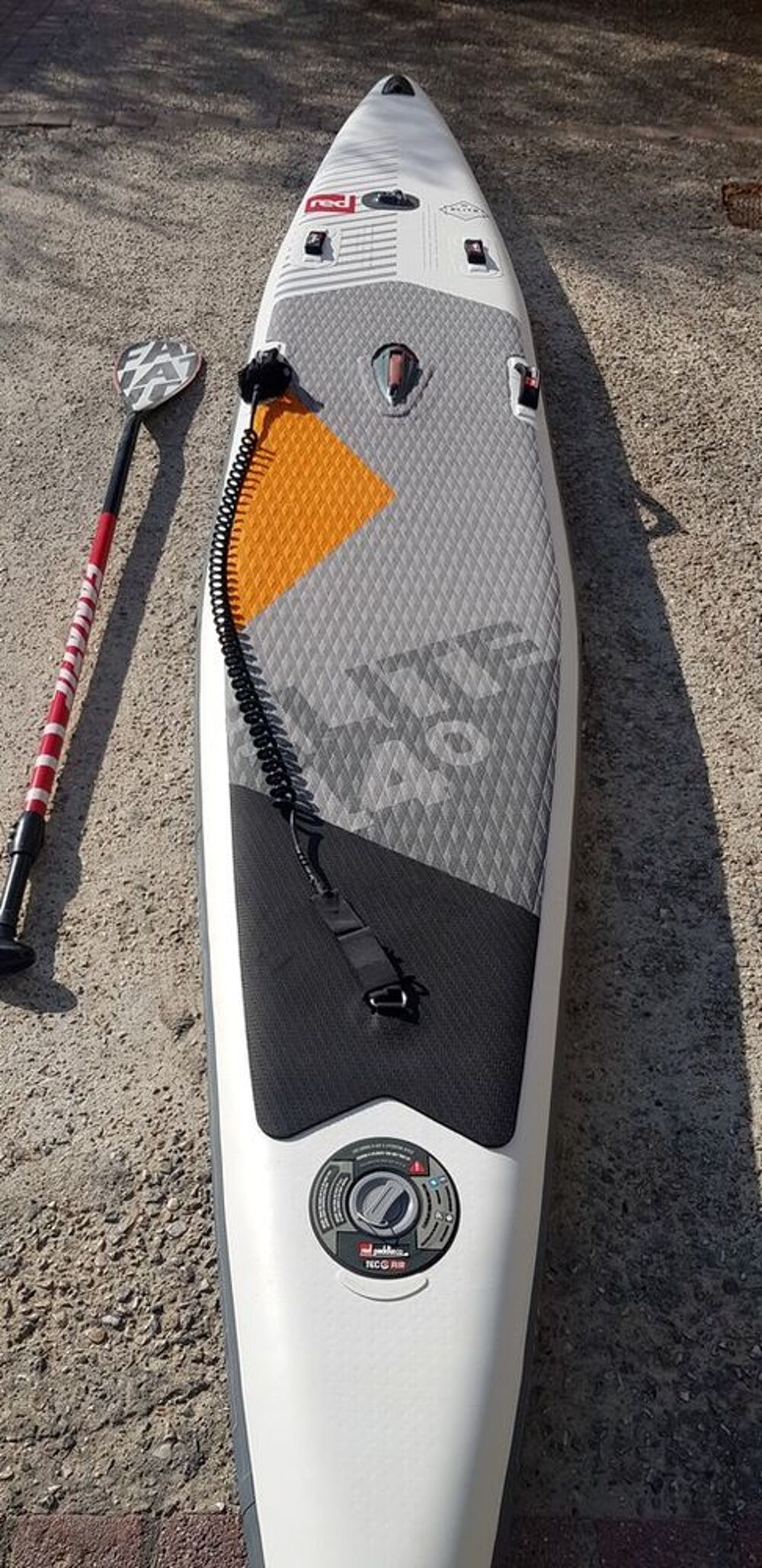 Paddle 
RED PADDLE ELITE 14/25 pratiquement neuf
Sports