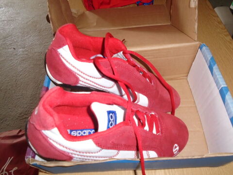 paire de chaussures 30 Luon (85)