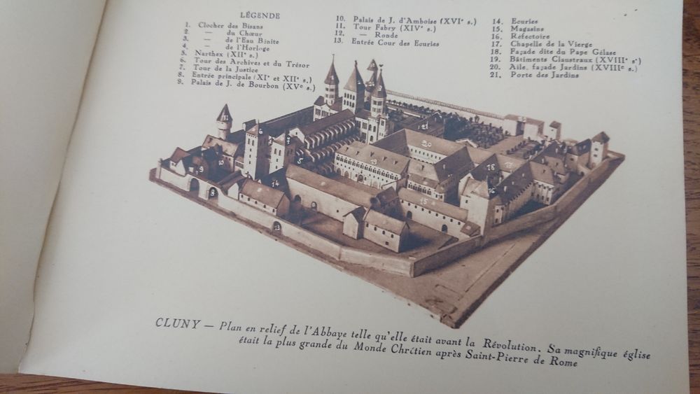  16 cartes des &eacute;glises romanes clunisiennes et tournugeoises 