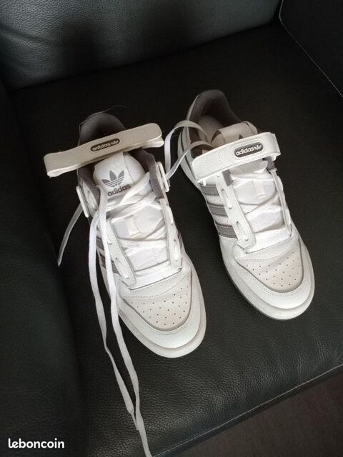 Chaussure ADDIDAS Neuve pointure 41 35 Six-Fours-les-Plages (83)