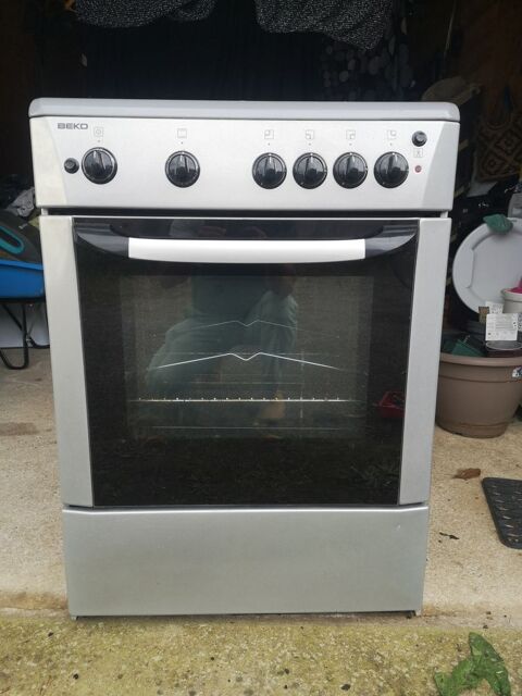 Gaziniere 4 feux gaz , et four gaz 0 Chavagne (35)