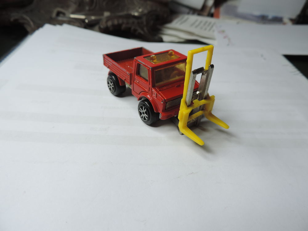 MAJORETTE - UNIMAG CAMION MERCEDES ELEVATEUR - 1/82 &egrave;me. 